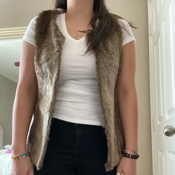 Faux fur vest - Picture 4 of 8